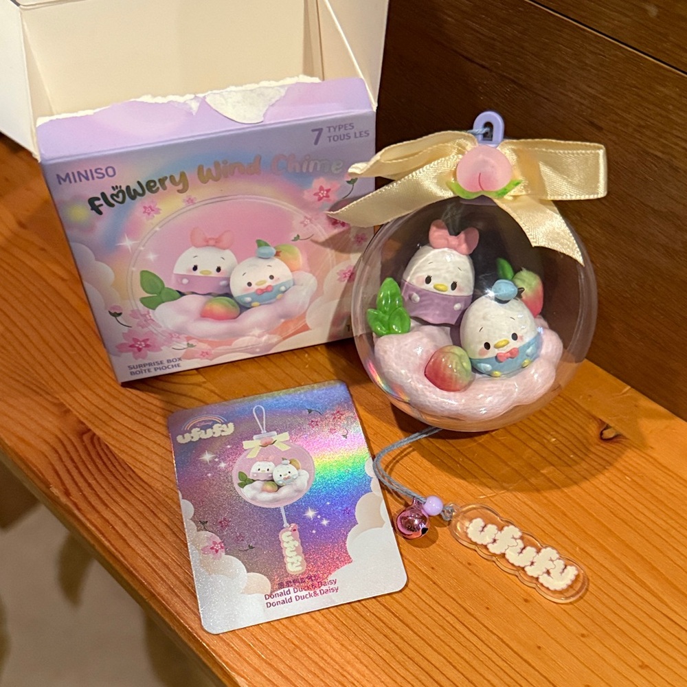 Miniso Donald Duck and Daisy Duck Wind Chime Ornament Blind Box